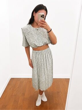 Goodbye folk vintage store! High-Waist Floral Midi Skirt set in Light Sage